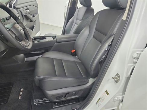Used 2025 Nissan Rogue SL w/ SL Premium Package image 18