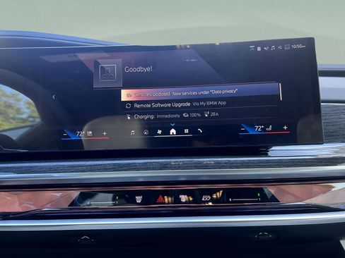 Used 2025 BMW i7 xDrive60 image 15