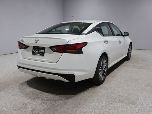 Used 2025 Nissan Altima 2.5 SV FWD image 2