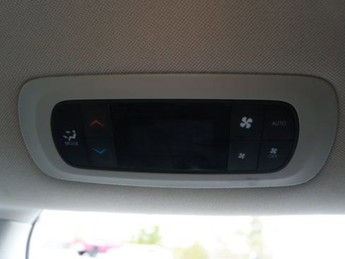 Used 2023 Chrysler Pacifica Touring-L image 30