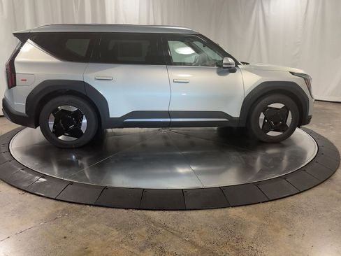 New 2026 Kia EV9 Wind image 9