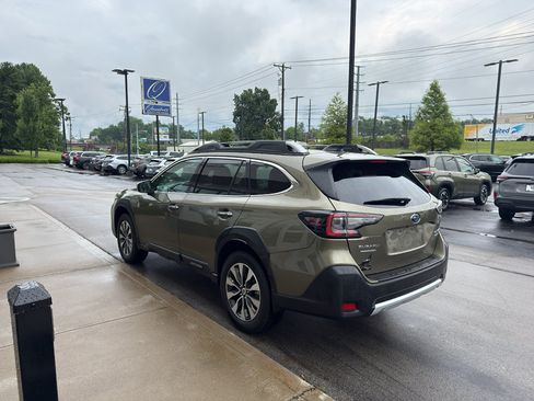 Used 2024 Subaru Outback Touring w/ Popular Package #2 AWD/4WD image 3