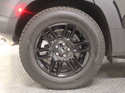 Used 2025 Land Rover Defender 110 S AWD/4WD image 13