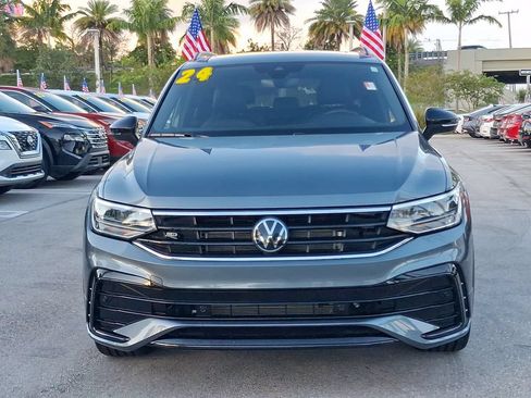 Used 2024 Volkswagen Tiguan SE R-Line FWD image 2