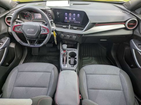 Used 2024 Chevrolet Trax RS FWD image 30