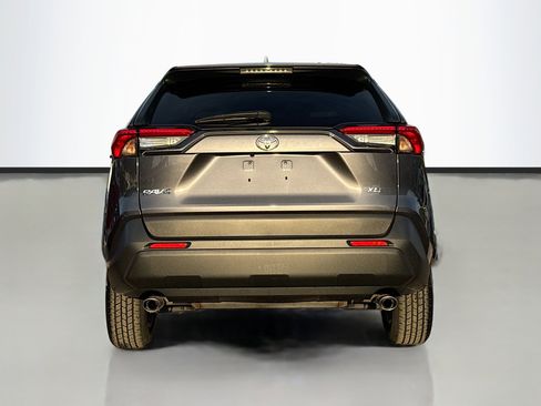 Used 2019 Toyota RAV4 XLE image 4