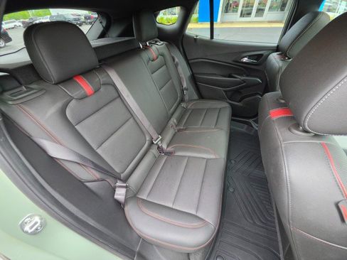 Used 2024 Chevrolet Trax RS w/ Sunroof Package FWD image 16