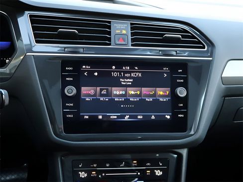 Used 2022 Volkswagen Tiguan SE w/ Panoramic Sunroof Package image 23