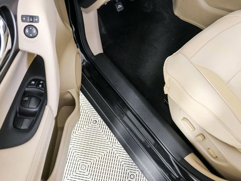 Used 2016 Nissan Rogue SV w/ SV Premium Package image 8