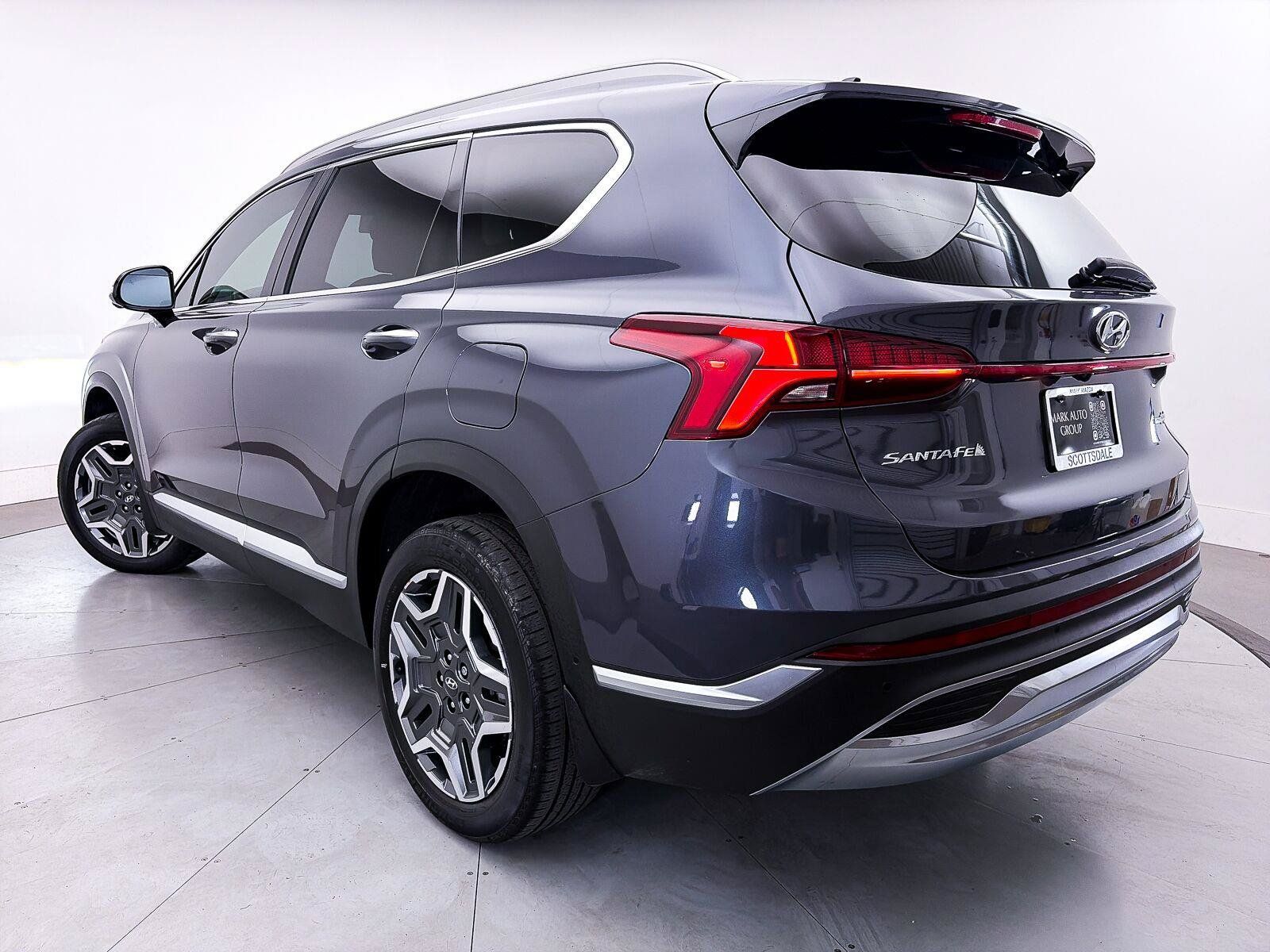 Used 2023 Hyundai Santa Fe Limited AWD/4WD image 2