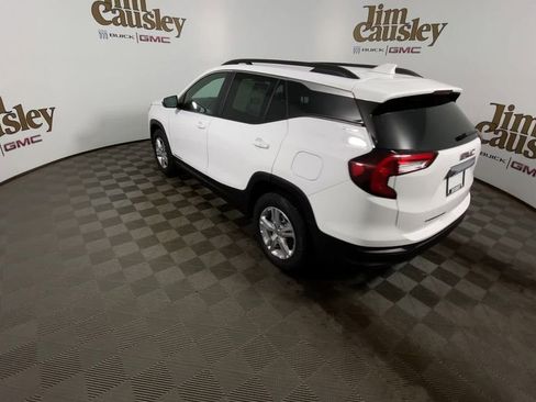 Used 2023 GMC Terrain SLE w/ Driver Convenience Package image 6