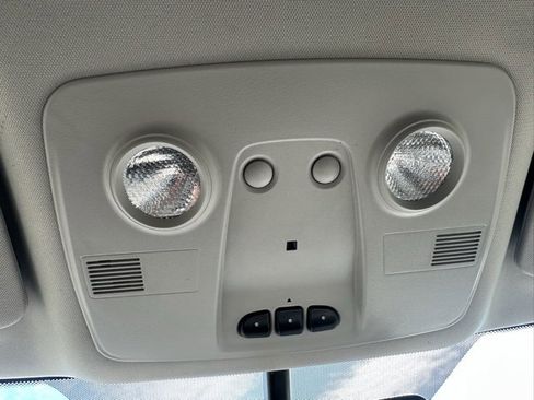 Used 2011 Chevrolet Traverse LT w/ Personal Connectivity Package image 31