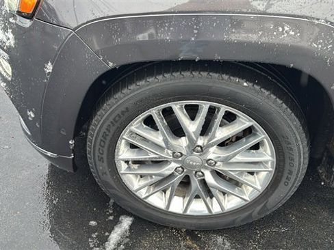 Used 2018 Jeep Grand Cherokee Summit image 36
