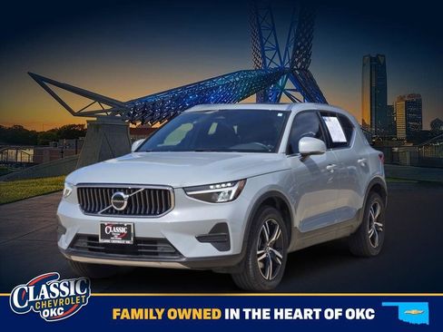 Used 2024 Volvo XC40 B5 Core AWD/4WD image 3