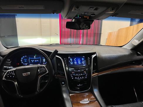 Used 2018 Cadillac Escalade Luxury RWD image 33