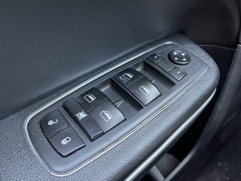 Used 2020 Chrysler 300 Touring w/ Sport Appearance Package image 17