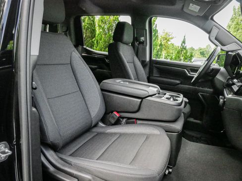 Used 2024 Chevrolet Silverado 1500 RST AWD/4WD image 32