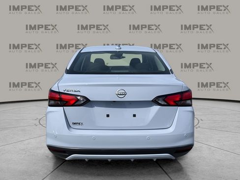 Used 2025 Nissan Versa SV image 4
