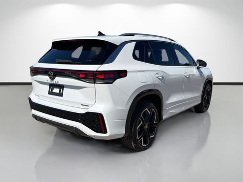 New 2026 Volkswagen Tiguan SEL R-Line image 3