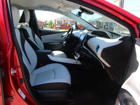 Used 2018 Toyota Prius Prime Advanced FWD image 10