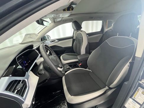 New 2025 Volkswagen Taos SE image 10