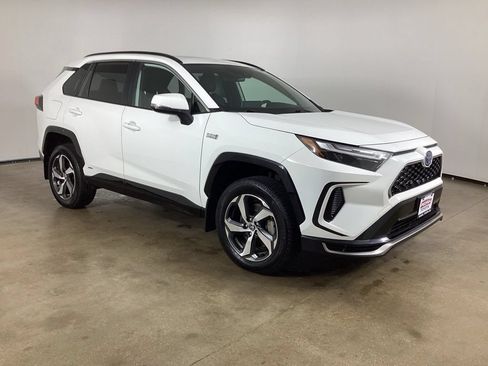 Used 2023 Toyota RAV4 SE w/ Weather & Moonroof Package AWD/4WD image 5