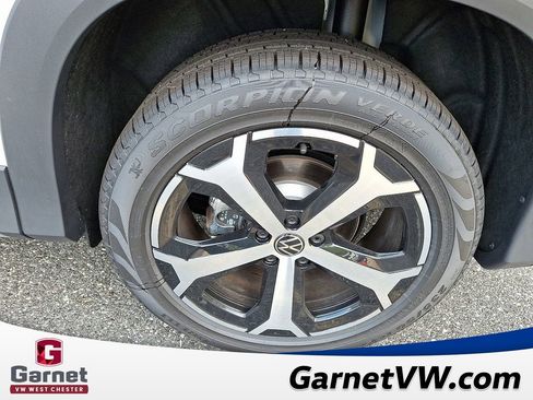 New 2025 Volkswagen Tiguan SE image 5