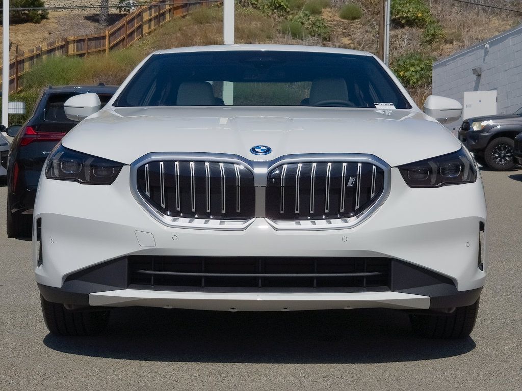 New 2027 BMW i5 xDrive40 AWD/4WD image 2