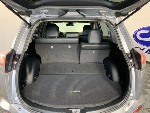 Used 2018 Toyota RAV4 LE image 35