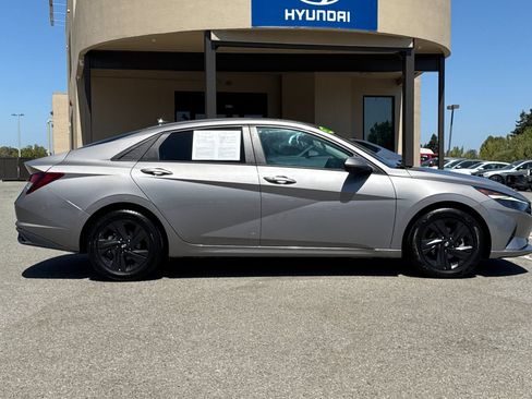 Used 2021 Hyundai Elantra SEL w/ Convenience Package FWD image 3