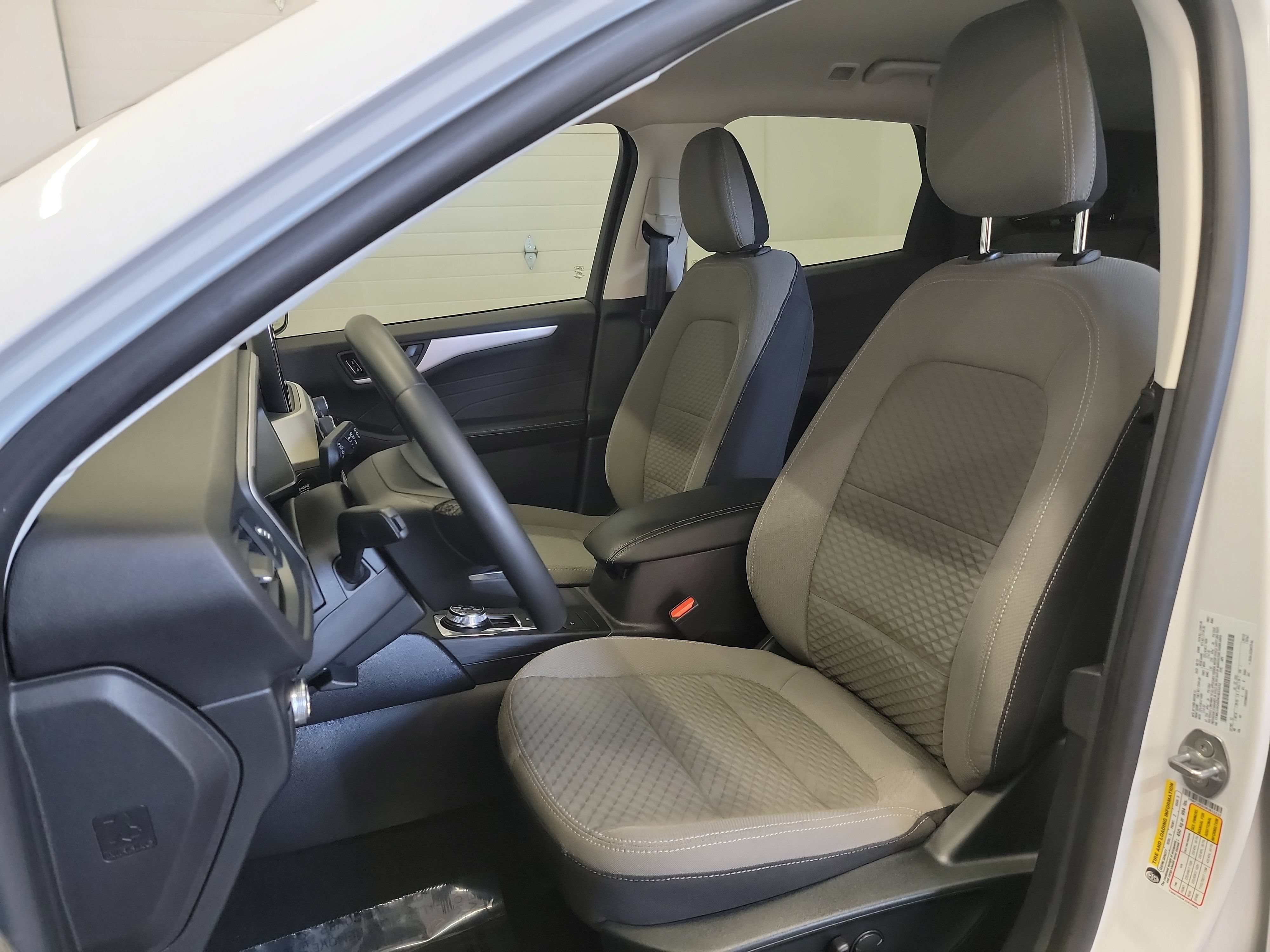 Used 2022 Ford Escape SE w/ Convenience Package FWD image 12