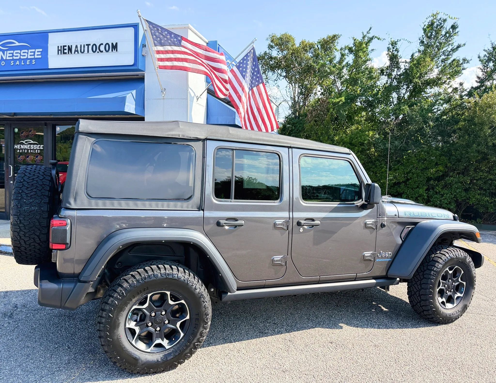 Used 2023 Jeep Wrangler Unlimited Rubicon 4xe w/ Cold Weather Group AWD/4WD image 18