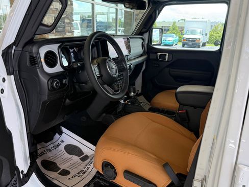 Used 2025 Jeep Wrangler Unlimited Sport AWD/4WD image 11
