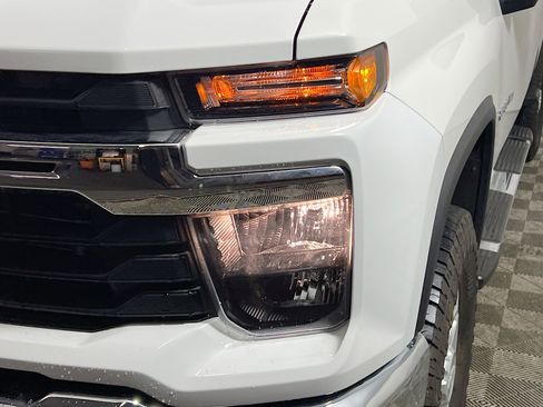 Used 2025 Chevrolet Silverado 2500 LT w/ Convenience Package image 11