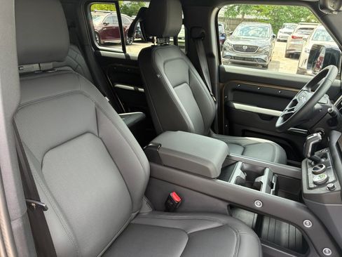 Certified 2025 Land Rover Defender 110 S AWD/4WD image 28