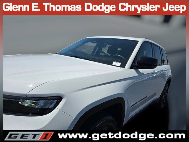 Used 2023 Jeep Grand Cherokee Limited w/ Black Appearance Package RWD image 4