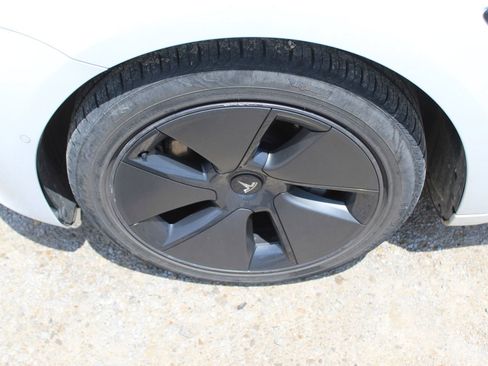 Used 2021 Tesla Model 3 Standard Range Plus RWD image 9