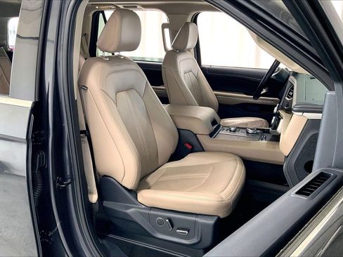 Used 2024 Ford Expedition Limited image 16