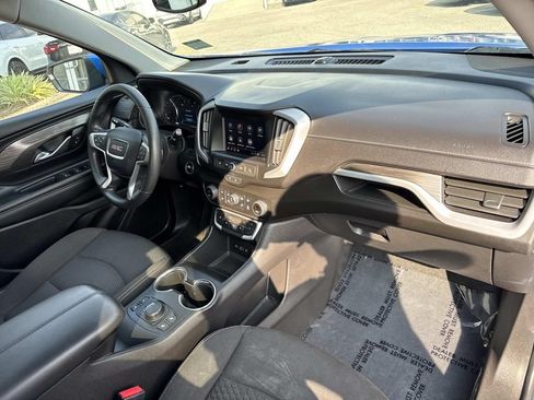 Used 2024 GMC Terrain SLE w/ Driver Convenience Package FWD image 13