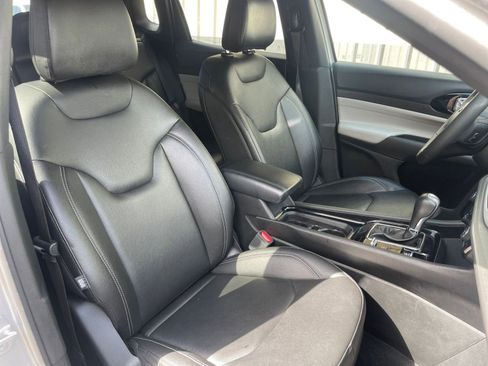 Used 2025 Jeep Compass Limited AWD/4WD image 37
