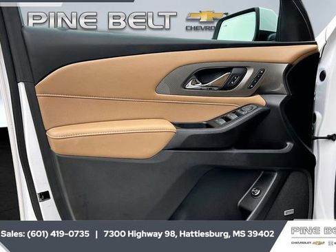Used 2023 Chevrolet Traverse Premier image 17
