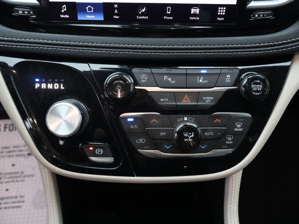 Used 2023 Chrysler Pacifica Limited FWD image 17