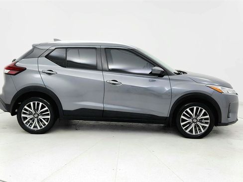 Used 2021 Nissan Kicks SV image 6