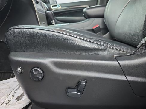 Used 2011 Jeep Grand Cherokee Laredo w/ Security & Convenience Group image 25