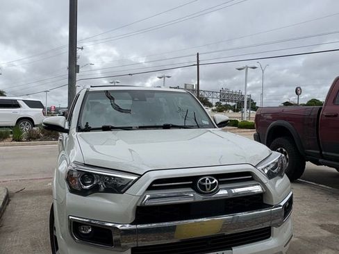 Used 2022 Toyota 4Runner Limited AWD/4WD image 2