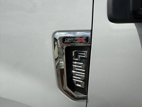 Used 2017 Ford F250 XL w/ STX Appearance Package AWD/4WD image 8