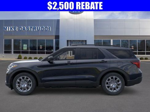 New 2026 Ford Explorer Active w/ Active Comfort Package image 3