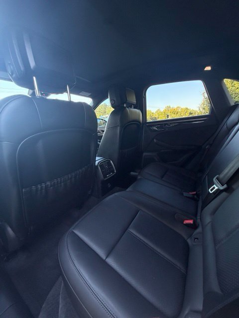 Used 2023 Porsche Macan AWD/4WD image 29
