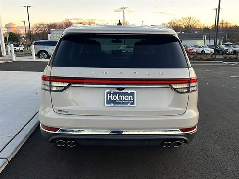Certified 2023 Lincoln Aviator AWD w/ Premium Package image 9