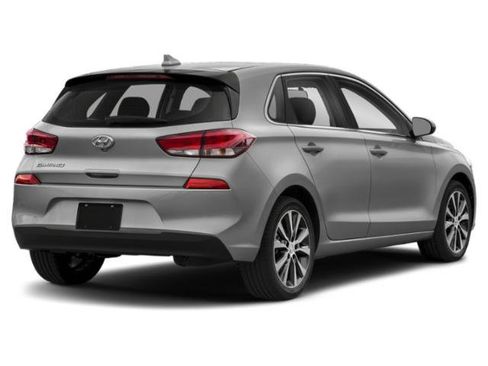 Used 2018 Hyundai Elantra GT image 2
